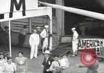 Standbild Japanische Staatsbürger und Issei mit Familien die nach Japan zurückgeführt werden Jersey City New Jersey USA, 1943, aus Sekunde 32 historischem Filmmaterial Videoclip 65675058283