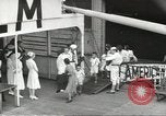 Standbild Japanische Staatsbürger und Issei mit Familien die nach Japan zurückgeführt werden Jersey City New Jersey USA, 1943, aus Sekunde 43 historischem Filmmaterial Videoclip 65675058283