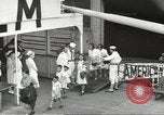 Standbild Japanische Staatsbürger und Issei mit Familien die nach Japan zurückgeführt werden Jersey City New Jersey USA, 1943, aus Sekunde 45 historischem Filmmaterial Videoclip 65675058283
