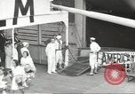 Standbild Japanische Staatsbürger und Issei mit Familien die nach Japan zurückgeführt werden Jersey City New Jersey USA, 1943, aus Sekunde 48 historischem Filmmaterial Videoclip 65675058283
