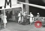 Standbild Japanische Staatsbürger und Issei mit Familien die nach Japan zurückgeführt werden Jersey City New Jersey USA, 1943, aus Sekunde 51 historischem Filmmaterial Videoclip 65675058283