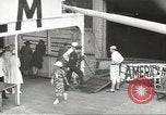 Standbild Japanische Staatsbürger und Issei mit Familien die nach Japan zurückgeführt werden Jersey City New Jersey USA, 1943, aus Sekunde 58 historischem Filmmaterial Videoclip 65675058283
