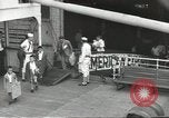 Standbild Japanische Staatsbürger und Issei mit Familien die nach Japan zurückgeführt werden Jersey City New Jersey USA, 1943, aus Sekunde 60 historischem Filmmaterial Videoclip 65675058283