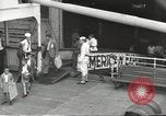 Standbild Japanische Staatsbürger und Issei mit Familien die nach Japan zurückgeführt werden Jersey City New Jersey USA, 1943, aus Sekunde 61 historischem Filmmaterial Videoclip 65675058283