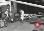 Standbild Japanische Staatsbürger und Issei mit Familien die nach Japan zurückgeführt werden Jersey City New Jersey USA, 1943, aus Sekunde 62 historischem Filmmaterial Videoclip 65675058283