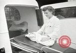 Standbild Personen die nach Japan zurückgeführt werden sollen kommen mit dem Zug und an Bus Jersey City New Jersey USA, 1943, aus Sekunde 19 historischem Filmmaterial Videoclip 65675058288