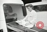 Standbild Personen die nach Japan zurückgeführt werden sollen kommen mit dem Zug und an Bus Jersey City New Jersey USA, 1943, aus Sekunde 22 historischem Filmmaterial Videoclip 65675058288