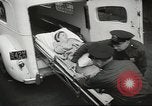 Standbild Personen die nach Japan zurückgeführt werden sollen kommen mit dem Zug und an Bus Jersey City New Jersey USA, 1943, aus Sekunde 36 historischem Filmmaterial Videoclip 65675058288