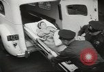 Standbild Personen die nach Japan zurückgeführt werden sollen kommen mit dem Zug und an Bus Jersey City New Jersey USA, 1943, aus Sekunde 37 historischem Filmmaterial Videoclip 65675058288