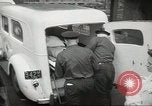 Standbild Personen die nach Japan zurückgeführt werden sollen kommen mit dem Zug und an Bus Jersey City New Jersey USA, 1943, aus Sekunde 41 historischem Filmmaterial Videoclip 65675058288