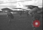 Standbild belgische Soldaten Leopoldville Republik Kongo, 1964, aus Sekunde 25 historischem Filmmaterial Videoclip 65675058315