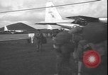 Standbild belgische Soldaten Leopoldville Republik Kongo, 1964, aus Sekunde 27 historischem Filmmaterial Videoclip 65675058315
