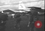 Standbild belgische Soldaten Leopoldville Republik Kongo, 1964, aus Sekunde 28 historischem Filmmaterial Videoclip 65675058315
