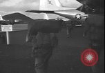 Standbild belgische Soldaten Leopoldville Republik Kongo, 1964, aus Sekunde 33 historischem Filmmaterial Videoclip 65675058315
