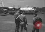 Standbild US Air Force C-130 Flugzeugen Kamina Republik Kongo, 1964, aus Sekunde 55 historischem Filmmaterial Videoclip 65675058318