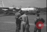 Standbild US Air Force C-130 Flugzeugen Kamina Republik Kongo, 1964, aus Sekunde 56 historischem Filmmaterial Videoclip 65675058318