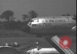Standbild Flüchtlinge Paulis Republik Kongo, 1964, aus Sekunde 26 historischem Filmmaterial Videoclip 65675058320