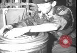 Standbild belgischen Truppen an Bord der US Air Force C-130 Flugzeugen Stanleyville Kongo, 1964, aus Sekunde 13 historischem Filmmaterial Videoclip 65675058322