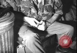 Standbild belgischen Truppen an Bord der US Air Force C-130 Flugzeugen Stanleyville Kongo, 1964, aus Sekunde 17 historischem Filmmaterial Videoclip 65675058322