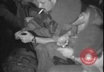 Standbild belgischen Truppen an Bord der US Air Force C-130 Flugzeugen Stanleyville Kongo, 1964, aus Sekunde 34 historischem Filmmaterial Videoclip 65675058322