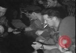 Standbild belgischen Truppen an Bord der US Air Force C-130 Flugzeugen Stanleyville Kongo, 1964, aus Sekunde 37 historischem Filmmaterial Videoclip 65675058322