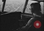 Standbild belgischen Truppen an Bord der US Air Force C-130 Flugzeugen Stanleyville Kongo, 1964, aus Sekunde 45 historischem Filmmaterial Videoclip 65675058322