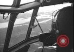 Standbild belgischen Truppen an Bord der US Air Force C-130 Flugzeugen Stanleyville Kongo, 1964, aus Sekunde 51 historischem Filmmaterial Videoclip 65675058322