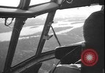 Standbild belgischen Truppen an Bord der US Air Force C-130 Flugzeugen Stanleyville Kongo, 1964, aus Sekunde 53 historischem Filmmaterial Videoclip 65675058322