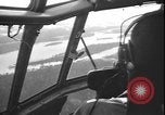 Standbild belgischen Truppen an Bord der US Air Force C-130 Flugzeugen Stanleyville Kongo, 1964, aus Sekunde 58 historischem Filmmaterial Videoclip 65675058322