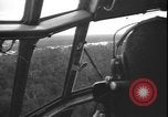 Standbild belgischen Truppen an Bord der US Air Force C-130 Flugzeugen Stanleyville Kongo, 1964, aus Sekunde 60 historischem Filmmaterial Videoclip 65675058322