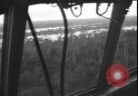 Standbild belgischen Truppen an Bord der US Air Force C-130 Flugzeugen Stanleyville Kongo, 1964, aus Sekunde 62 historischem Filmmaterial Videoclip 65675058322