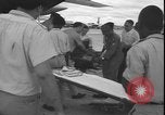 Standbild verletzte Flüchtlinge Leopoldville Republik Kongo, 1964, aus Sekunde 51 historischem Filmmaterial Videoclip 65675058326