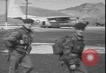 Standbild belgischen Truppen Ascension Island, 1964, aus Sekunde 27 historischem Filmmaterial Videoclip 65675058330