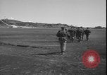 Standbild belgischen Truppen Ascension Island, 1964, aus Sekunde 45 historischem Filmmaterial Videoclip 65675058330