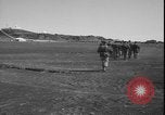 Standbild belgischen Truppen Ascension Island, 1964, aus Sekunde 48 historischem Filmmaterial Videoclip 65675058330