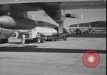 Standbild Task Force Commander Ascension Island, 1964, aus Sekunde 14 historischem Filmmaterial Videoclip 65675058331