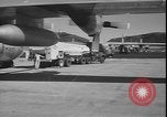 Standbild Task Force Commander Ascension Island, 1964, aus Sekunde 15 historischem Filmmaterial Videoclip 65675058331