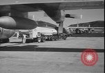 Standbild Task Force Commander Ascension Island, 1964, aus Sekunde 16 historischem Filmmaterial Videoclip 65675058331