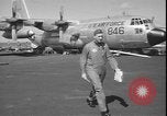 Standbild Task Force Commander Ascension Island, 1964, aus Sekunde 27 historischem Filmmaterial Videoclip 65675058331