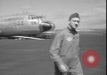 Standbild Task Force Commander Ascension Island, 1964, aus Sekunde 29 historischem Filmmaterial Videoclip 65675058331