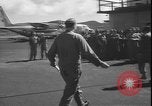 Standbild Task Force Commander Ascension Island, 1964, aus Sekunde 33 historischem Filmmaterial Videoclip 65675058331