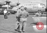 Standbild Task Force Commander Ascension Island, 1964, aus Sekunde 41 historischem Filmmaterial Videoclip 65675058331