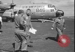 Standbild Task Force Commander Ascension Island, 1964, aus Sekunde 42 historischem Filmmaterial Videoclip 65675058331