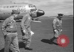 Standbild Task Force Commander Ascension Island, 1964, aus Sekunde 43 historischem Filmmaterial Videoclip 65675058331