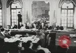 Immagine di MacArthur lo sbarco a Pusan con le truppe degli Stati Uniti Corea, 1951, secondo 22 filmato di repertorio 65675058357