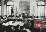 Immagine di MacArthur lo sbarco a Pusan con le truppe degli Stati Uniti Corea, 1951, secondo 24 filmato di repertorio 65675058357