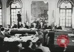 Immagine di MacArthur lo sbarco a Pusan con le truppe degli Stati Uniti Corea, 1951, secondo 25 filmato di repertorio 65675058357