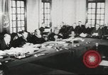 Immagine di MacArthur lo sbarco a Pusan con le truppe degli Stati Uniti Corea, 1951, secondo 33 filmato di repertorio 65675058357