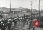 Immagine di MacArthur lo sbarco a Pusan con le truppe degli Stati Uniti Corea, 1951, secondo 41 filmato di repertorio 65675058357