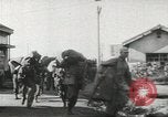 Immagine di MacArthur lo sbarco a Pusan con le truppe degli Stati Uniti Corea, 1951, secondo 42 filmato di repertorio 65675058357